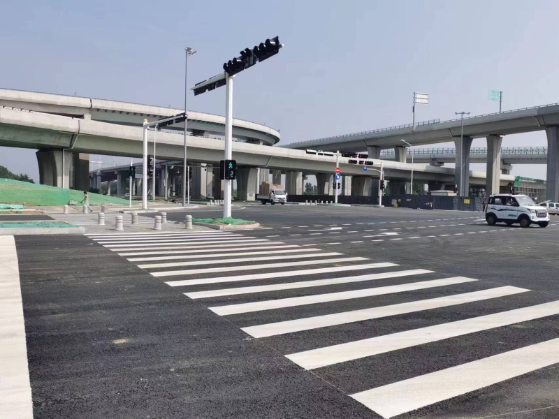 杨柳互通立交项目地面道路提前通车2.jpg