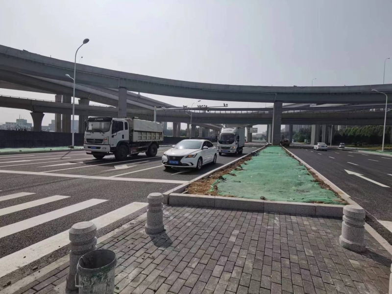 杨柳互通立交项目地面道路提前通车3.jpg