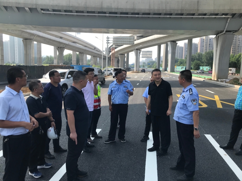 杨柳立交项目地面部分(向西、向北、向南)进行交安设施验收.jpg