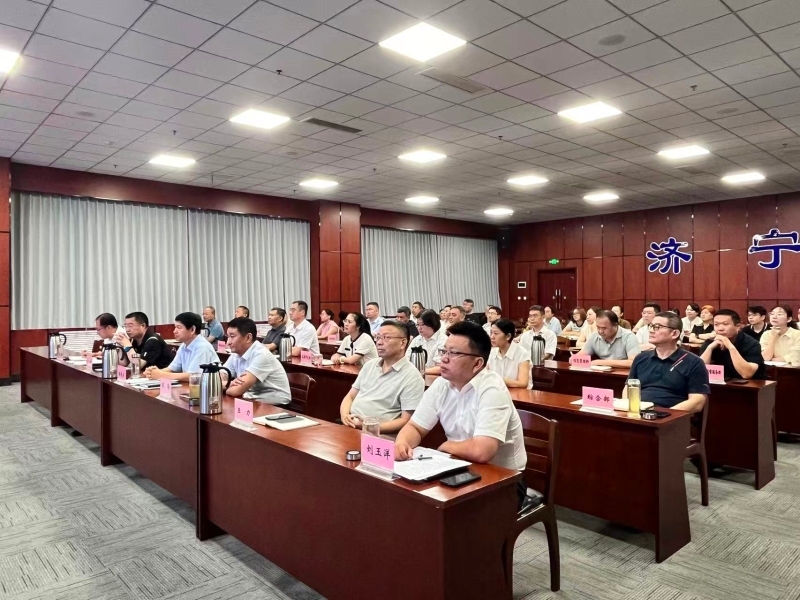 市住房保障和房地产发展事务中心举办“雏鹰计划”青年干部上讲台活动3.jpg